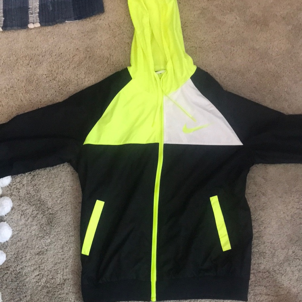 Nike size medium wind breaker excellent condition